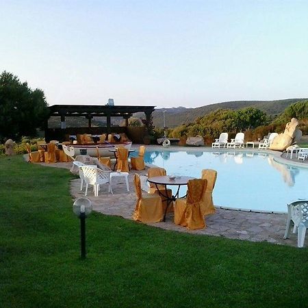Hotel Ristorante La Tana Di Li Mazzoni Trinità dʼAgultu Εξωτερικό φωτογραφία
