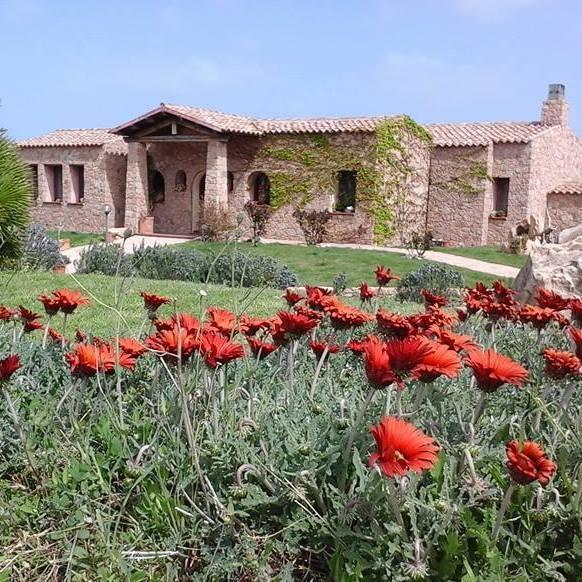 Hotel Ristorante La Tana Di Li Mazzoni Trinità dʼAgultu Εξωτερικό φωτογραφία