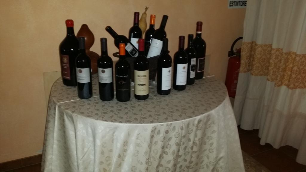 Hotel Ristorante La Tana Di Li Mazzoni Trinità dʼAgultu Εξωτερικό φωτογραφία