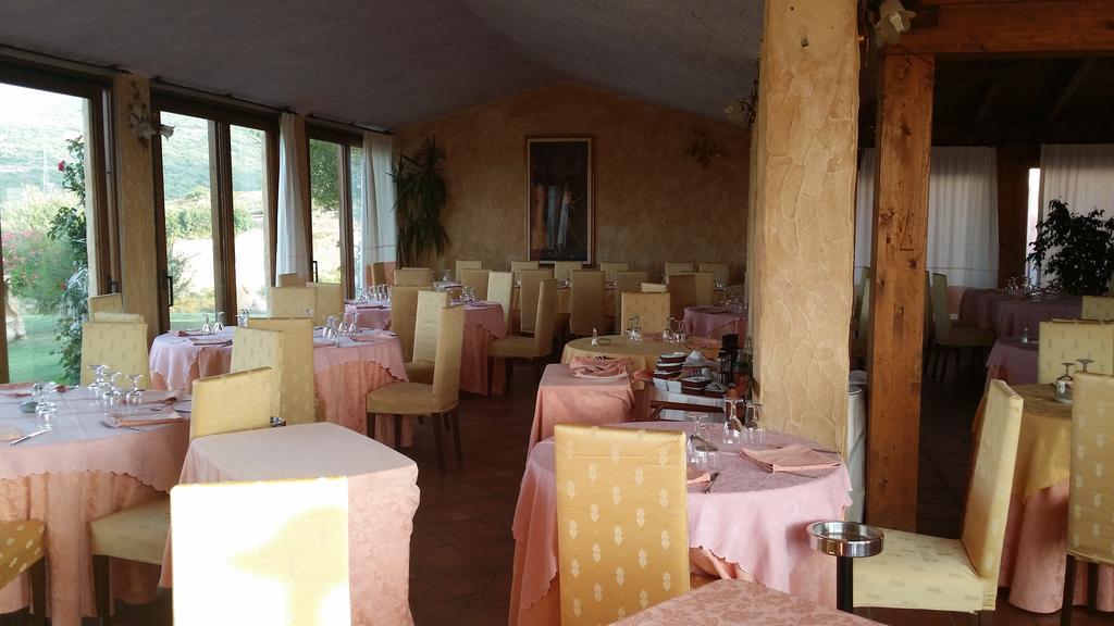 Hotel Ristorante La Tana Di Li Mazzoni Trinità dʼAgultu Δωμάτιο φωτογραφία