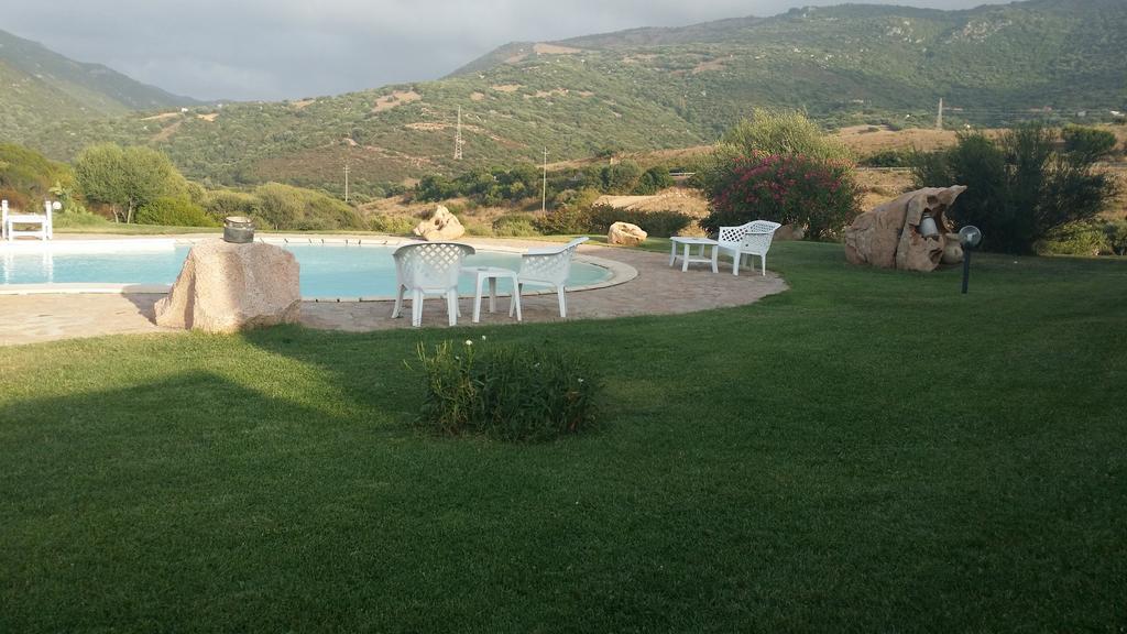 Hotel Ristorante La Tana Di Li Mazzoni Trinità dʼAgultu Εξωτερικό φωτογραφία