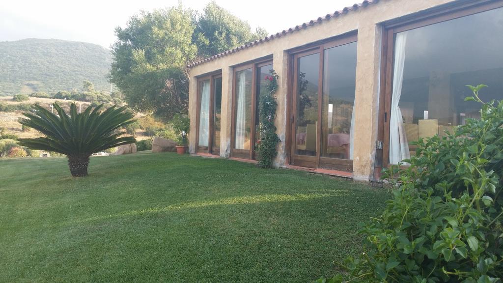 Hotel Ristorante La Tana Di Li Mazzoni Trinità dʼAgultu Εξωτερικό φωτογραφία
