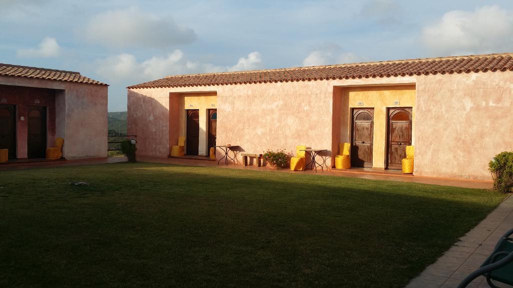 Hotel Ristorante La Tana Di Li Mazzoni Trinità dʼAgultu Εξωτερικό φωτογραφία