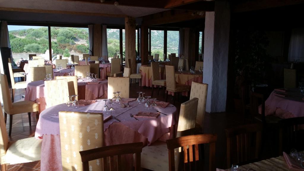 Hotel Ristorante La Tana Di Li Mazzoni Trinità dʼAgultu Εξωτερικό φωτογραφία