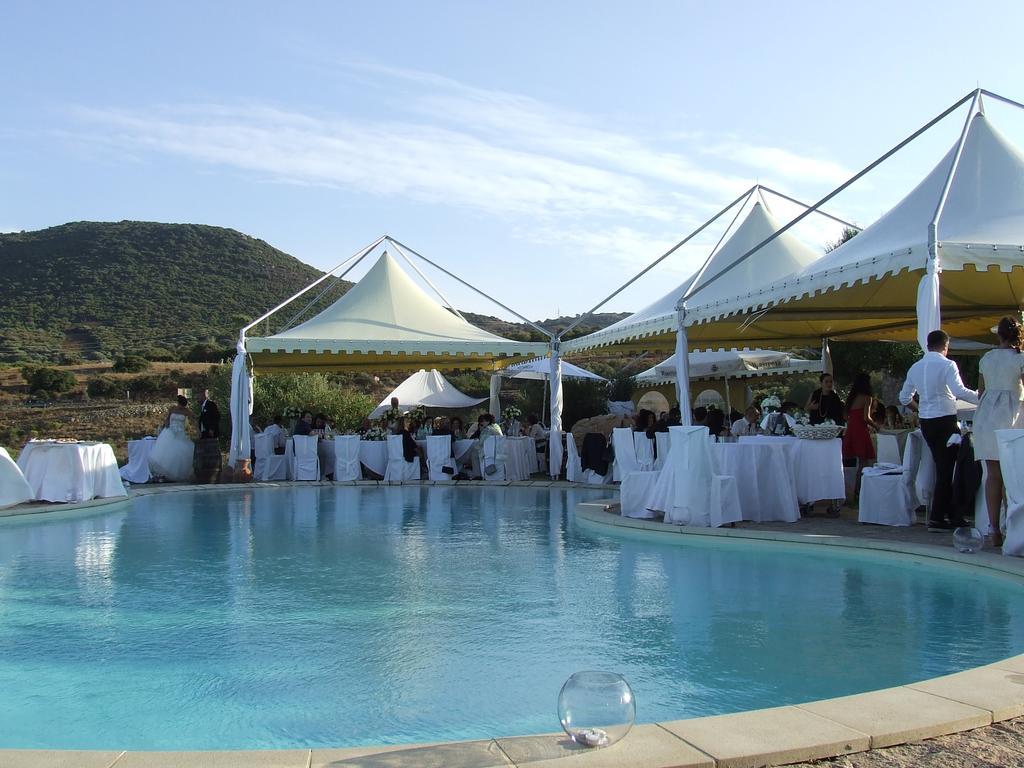 Hotel Ristorante La Tana Di Li Mazzoni Trinità dʼAgultu Εξωτερικό φωτογραφία